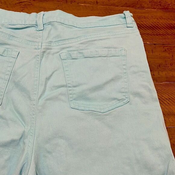 Gloria Vanderbilt blue cuffed shorts - Picture 5 of 8